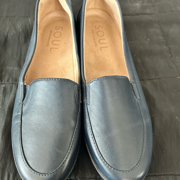 Soul Naturalizer woman’s Navy Loafers - size 9 M- uppers leathers- very comfy - Picture 1 of 11
